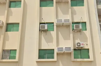 عمارة بالكامل - 8 غرف نوم - 8 حمامات للبيع في مبنى مويلح - مويلح - الشارقة