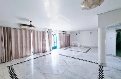 Empty Room image for: Villa - 5 Bedrooms - 5 Bathrooms for rent in Khuzam - Ras Al Khaimah, Image 1