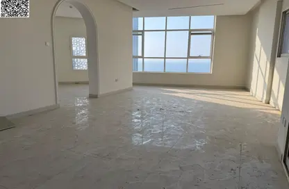 شقة - 3 غرف نوم - 3 حمامات للايجار في مساكن كورنيش عجمان - طريق كورنيش عجمان - عجمان