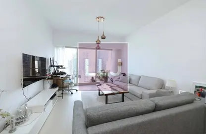 Living Room image for: Apartment - 1 Bedroom - 2 Bathrooms for sale in The Gate Tower 1 - Shams Abu Dhabi - Al Reem Island - Abu Dhabi, Image 1