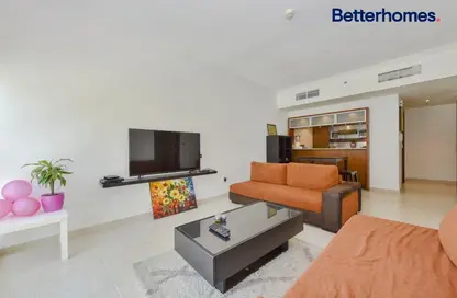 Living Room image for: Apartment - 1 Bedroom - 2 Bathrooms for rent in Al Sahab 2 - Al Sahab - Dubai Marina - Dubai, Image 1