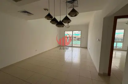 شقة - غرفة نوم - 2 حمامات للايجار في ماغنوليا 2 - حدائق الإمارات 2 - قرية الجميرا سركل - دبي