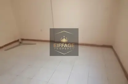 شقة - غرفة نوم - 1 حمام للايجار في طريق كورنيش عجمان - عجمان