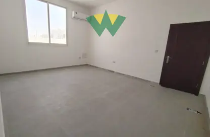 Apartment - 2 Bedrooms - 1 Bathroom for rent in Baniyas East - Baniyas - Abu Dhabi