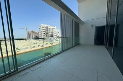 Balcony image for: Apartment - 3 Bedrooms - 4 Bathrooms for rent in C11 - Al Dana - Al Raha Beach - Abu Dhabi, Image 1