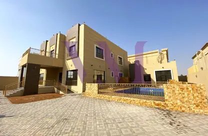 فيلا - 6 غرف نوم - 7 حمامات للايجار في الرفاع - رأس الخيمة