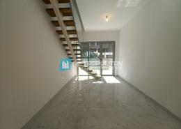 Empty Room image for: Duplex - 2 bedrooms - 3 bathrooms for rent in Oasis 1 - Oasis Residences - Masdar City - Abu Dhabi, Image 1