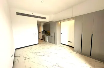 صورة لـ غرفة فارغة شقة - 1 حمام للبيع في ماج آي - 7 منطقه - مدينة الشيخ محمد بن راشد - دبي ، صورة رقم 1