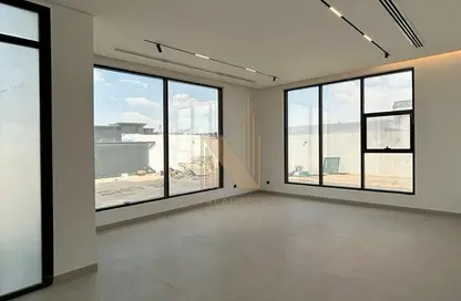 Villa - 4 Bedrooms - 5 Bathrooms for rent in Al Aweer 1 - Al Aweer - Dubai