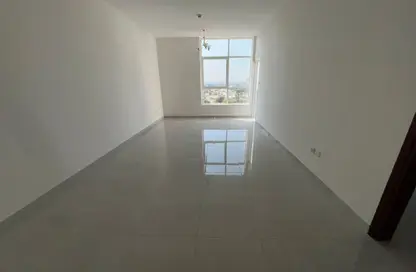 Apartment - 1 Bedroom - 2 Bathrooms for rent in Corniche Tower - Ajman Corniche Road - Ajman