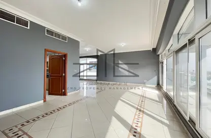 Apartment - 5 Bedrooms - 4 Bathrooms for rent in Khalifa Park - Eastern Road - Abu Dhabi