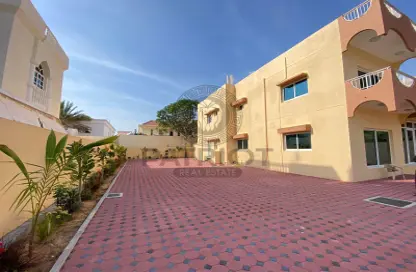 Outdoor Building image for: Villa - 4 Bedrooms - 4 Bathrooms for rent in Jumeirah 2 - Jumeirah - Dubai, Image 1
