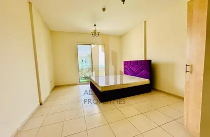 Apartment - Studio - 1 Bathroom for rent in IC1-EMR-07 - Emirates Cluster - International City - Dubai