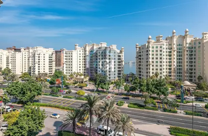 Apartment - 3 Bedrooms - 4 Bathrooms for rent in Al Hallawi - Shoreline Apartments - Palm Jumeirah - Dubai