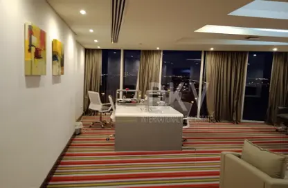 صورة لـ غرفة الطعام مكتب - استوديو للايجار في برج كريستال - الخليج التجاري - دبي ، صورة رقم 1