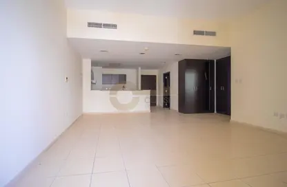 Apartment - 1 Bedroom - 2 Bathrooms for rent in Mazaya 10B - Queue Point - Dubai Land - Dubai