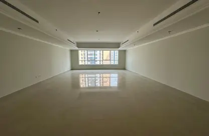 Apartment - 4 Bedrooms - 5 Bathrooms for rent in Al Khan Corniche - Al Khan - Sharjah