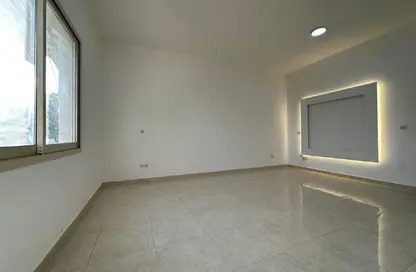 Apartment - 1 Bathroom for rent in Al Mushrif Villas - Al Mushrif - Abu Dhabi