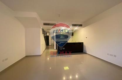 Villa - 5 Bedrooms - 6 Bathrooms for rent in Contemporary Style - Al Reef Villas - Al Reef - Abu Dhabi