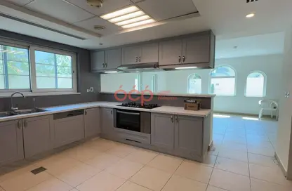 Villa - 3 Bedrooms - 5 Bathrooms for rent in District 7 - Jumeirah Park - Dubai