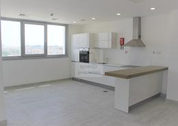 Beautiful layout | Large Unit | Kitchen Fitted