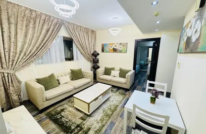 شقة - غرفة نوم - 2 حمامات للايجار في بناء النباعة - النبعة - الشرق - الشارقة