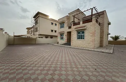 فيلا - 5 غرف نوم - 7 حمامات للايجار في الخالدية - العين