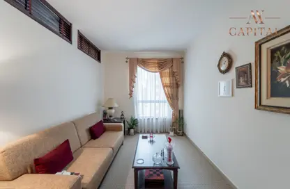 Living Room image for: Apartment - 1 Bedroom - 1 Bathroom for sale in Murjan 2 - Murjan - Jumeirah Beach Residence - Dubai, Image 1