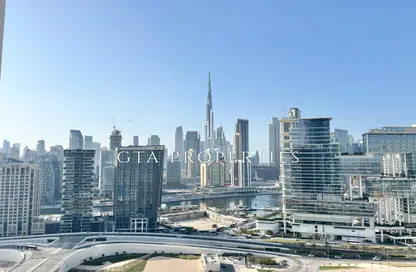 شقة - 1 حمام للايجار في رأسًا على عقب - الخليج التجاري - دبي