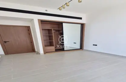 شقة - غرفة نوم - 2 حمامات للايجار في بن غاطي أزور - قرية الجميرا سركل - دبي