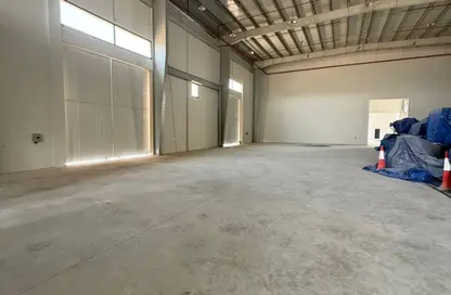 Warehouse - Studio - 2 Bathrooms for rent in Umm Al Thuoob - Umm Al Quwain