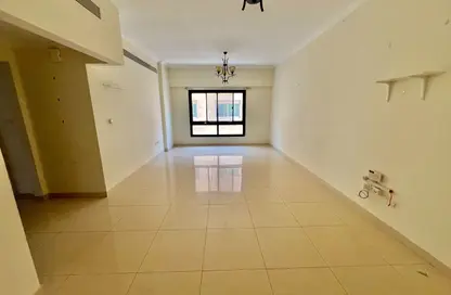 شقة - غرفة نوم - 2 حمامات للايجار في المبنى رقم: 06 - عود ميثاء - بر دبي - دبي