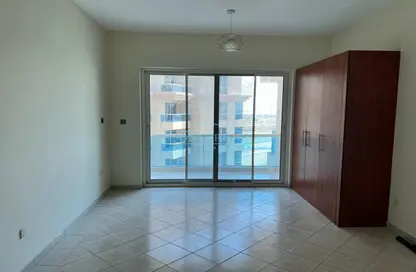 Apartment - Studio - 1 Bathroom for rent in Lago Vista B - Lago Vista - Dubai Production City (IMPZ) - Dubai