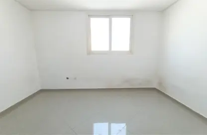 Apartment - 2 Bedrooms - 2 Bathrooms for rent in Fire Station Road - Muwaileh - Sharjah