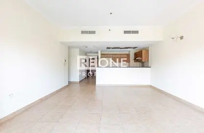 Apartment - 2 Bedrooms for rent in Golf View Residence - Dubai Sports City - Dubai