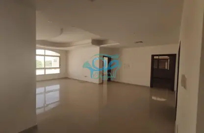 صورة لـ غرفة فارغة فيلا - 4 غرف نوم - 7 حمامات للايجار في مدينة خليفة أ - مدينة خليفة - أبوظبي ، صورة رقم 1