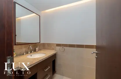 Apartment - 1 Bedroom - 2 Bathrooms for sale in 29 Burj Boulevard Tower 2 - 29 Burj Boulevard - Downtown Dubai - Dubai