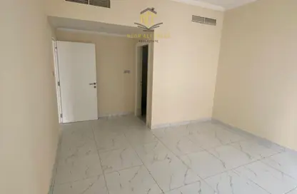 شقة - 2 غرف نوم - 3 حمامات للايجار في مجمع مويلح - تجارية مويلح - الشارقة