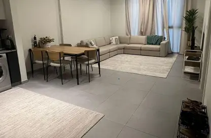 شقة - غرفة نوم - 2 حمامات للبيع في ذا سولو - الجادة - الشارقة