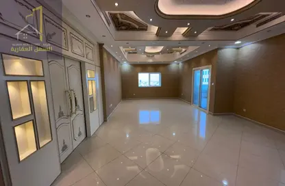 شقة - 4 غرف نوم - 4 حمامات للايجار في برج البحيرة - المجاز 1 - المجاز - الشارقة شقة - 4 غرف نوم - 4 حمامات للايجار في برج البحيرة - المجاز 1 - المجاز - الشارقة