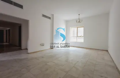شقة - 2 غرف نوم - 2 حمامات للايجار في 1 زاخر تاور - أبراج زاخر - التعاون - الشارقة