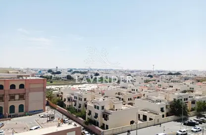 شقة - 3 غرف نوم - 5 حمامات للايجار في يونايتد سكوير - الخالدية - أبوظبي