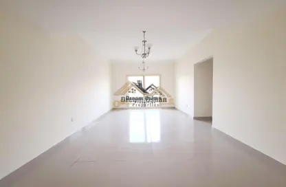 Apartment - 3 Bedrooms - 3 Bathrooms for rent in Muwaileh Commercial - Sharjah