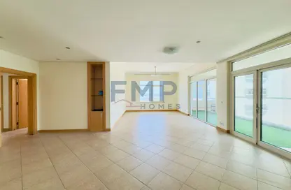 Apartment - 3 Bedrooms - 4 Bathrooms for rent in Al Nabat - Shoreline Apartments - Palm Jumeirah - Dubai
