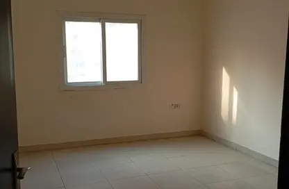 شقة - 1 حمام للايجار في بناء النباعة - النبعة - الشرق - الشارقة