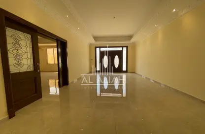 Empty Room image for: Villa - 5 Bedrooms for rent in Rabdan - Abu Dhabi, Image 1