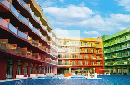 صورة لـ حوض سباحة شقة - 1 حمام للبيع في فندق كوت دازور - قلب أوروبا - جزر العالم - دبي ، صورة رقم 1
