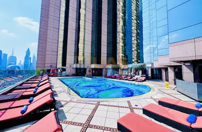شقة - 2 غرف نوم - 4 حمامات للايجار في فندق فيرمونت - شارع الشيخ زايد - دبي
