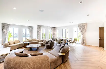 Villa - 5 Bedrooms - 7 Bathrooms for rent in Sur La Mer - La Mer - Jumeirah - Dubai