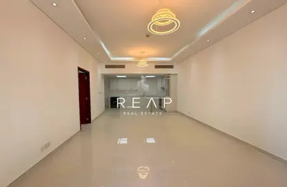 شقة - غرفة نوم - 2 حمامات للايجار في ردهة استن - مدينة السيارات - دبي
